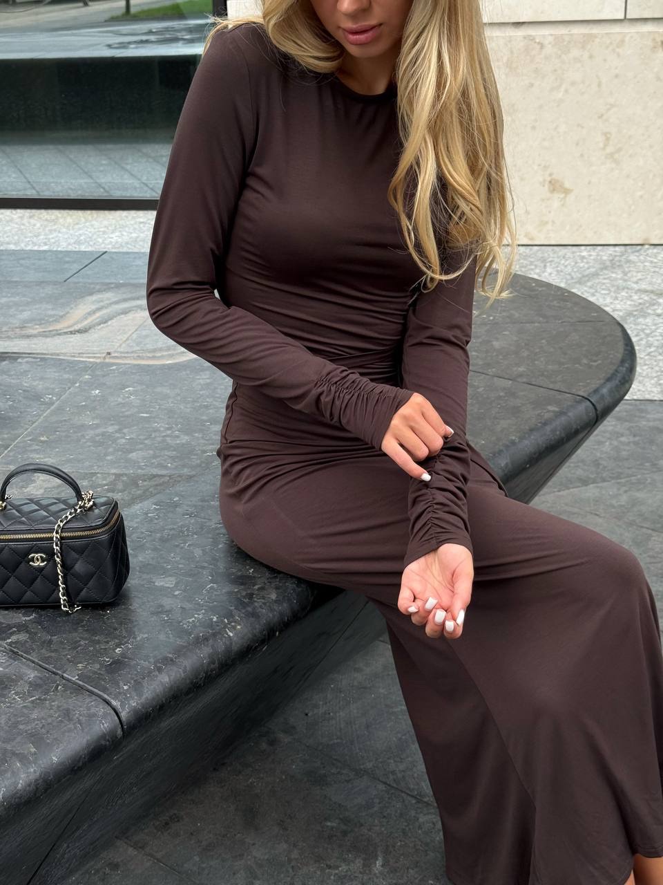 Трикотажна сукня “Evie” з поясом-квіткою - Зображення 4