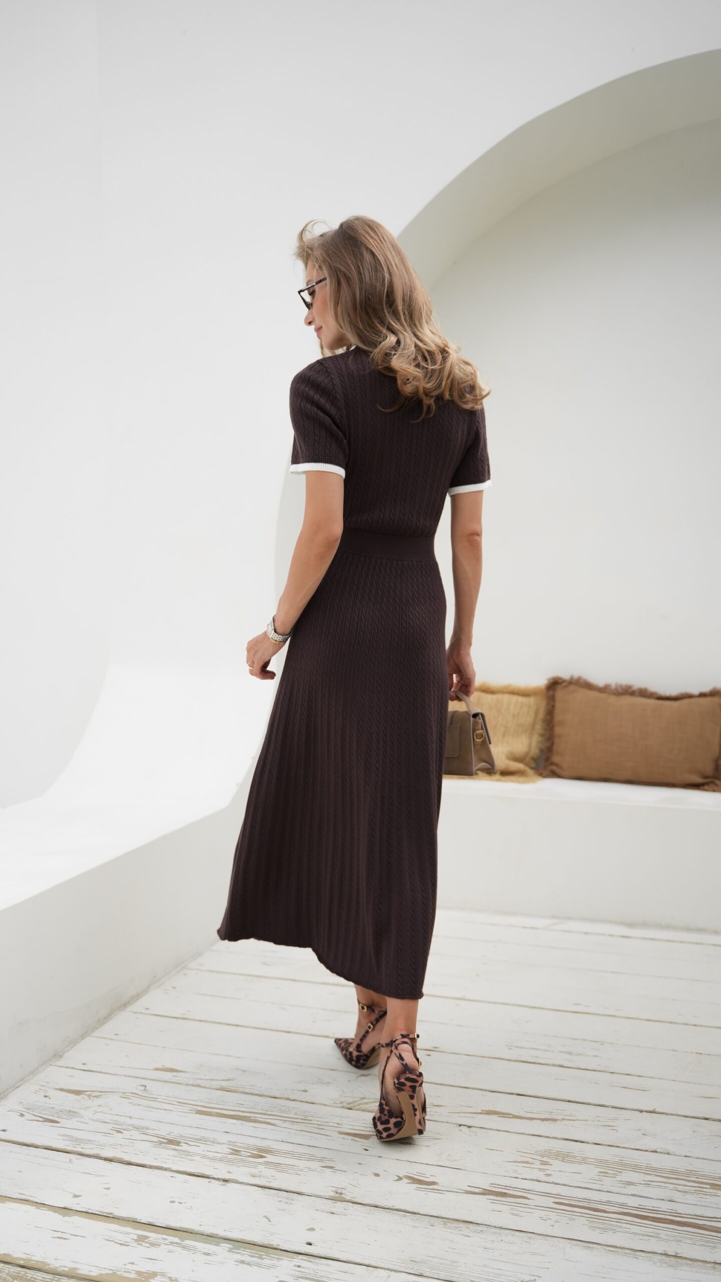 Трикотажна сукня-міді “Aria” з коміром-поло - Зображення 18