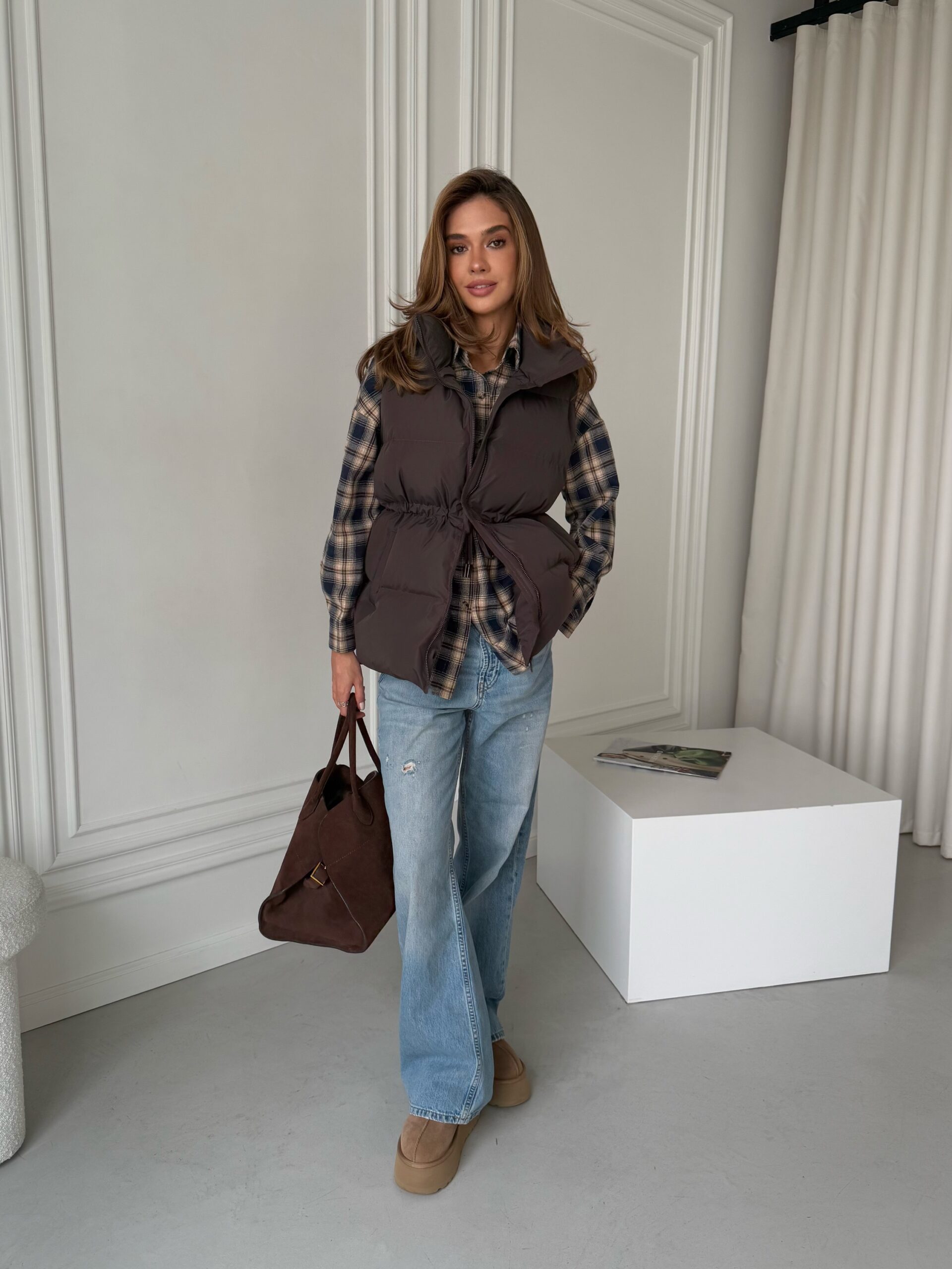 Подовжений жилет “Moana” на кулісці - Зображення 2