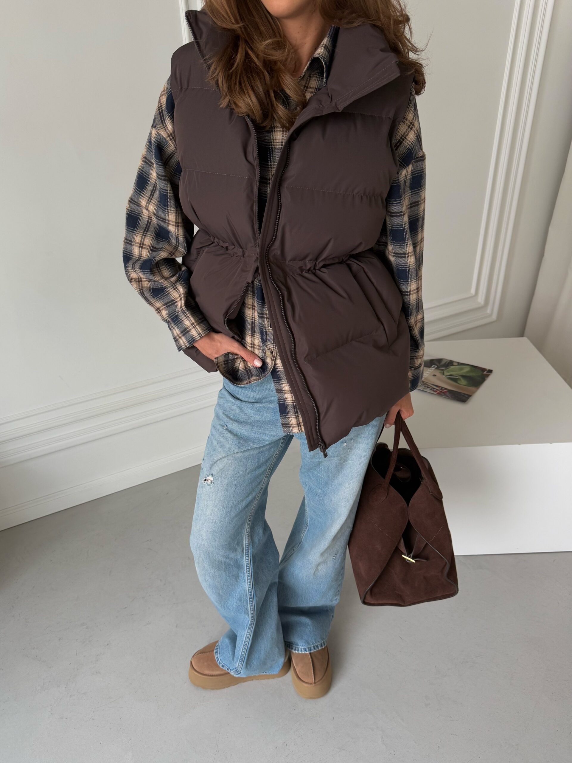 Подовжений жилет “Moana” на кулісці - Зображення 3