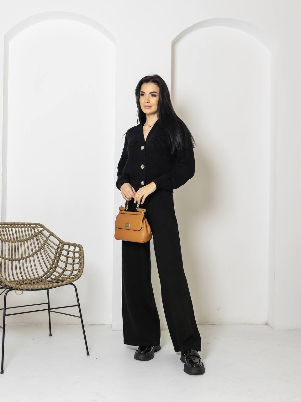 Вʼязаний костюм “Elara” з кофтою на ґудзиках і брюками палаццо - Зображення 10