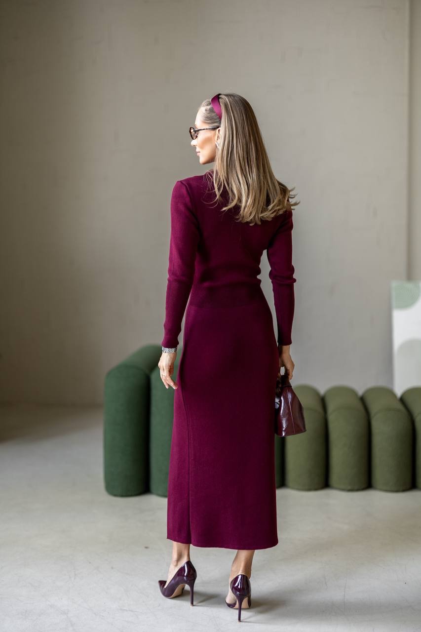 Трикотажна сукня “Dylan” з коміром поло та розрізом - Зображення 15