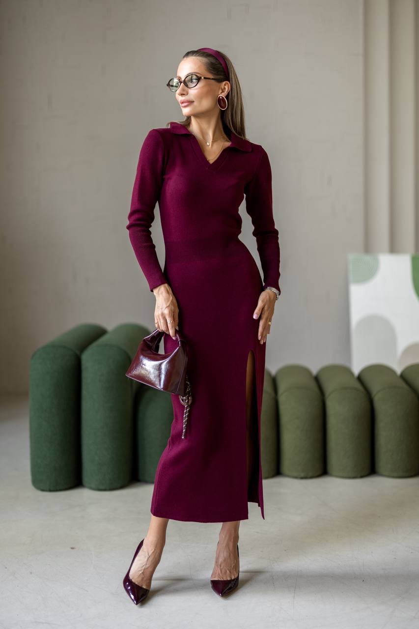 Трикотажна сукня “Dylan” з коміром поло та розрізом - Зображення 13