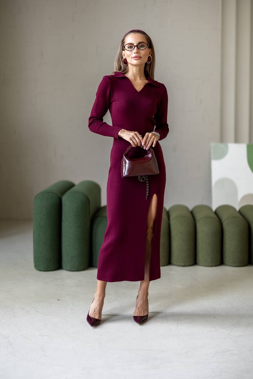 Трикотажна сукня “Dylan” з коміром поло та розрізом - Зображення 14