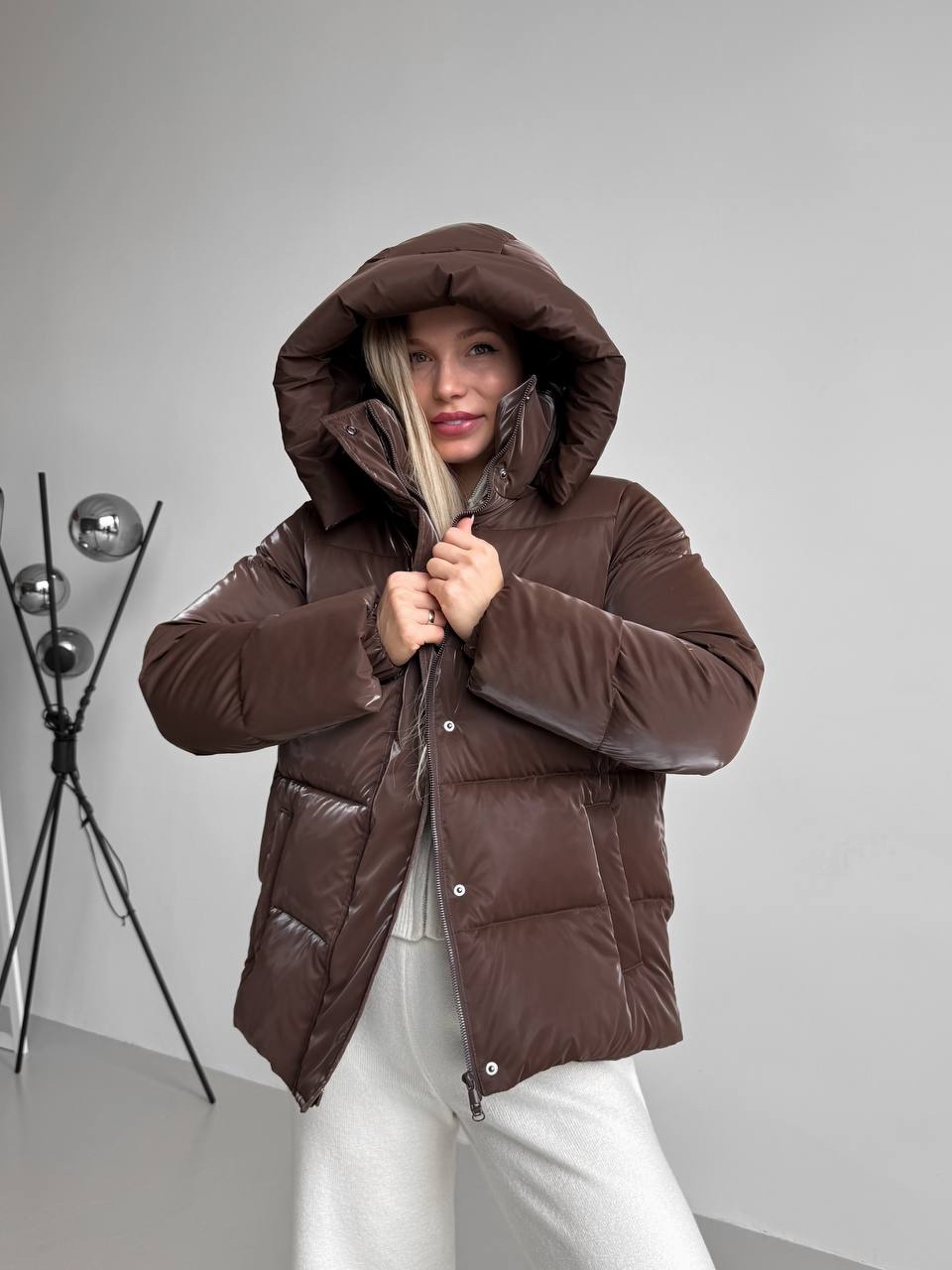 Лаковий пуховик “Freya” з капюшоном - Зображення 2