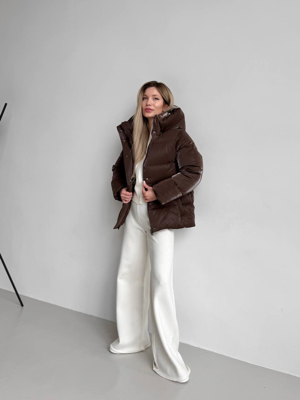 Лаковий пуховик “Freya” з капюшоном - Зображення 5