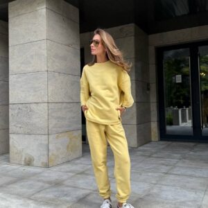 Жіночий костюм “Relaxed Ease”